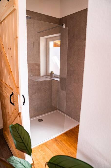 Neu Renoviertes Ferienhaus/Wohnunng Kleine Auszeit Sonnenbühl Εξωτερικό φωτογραφία
