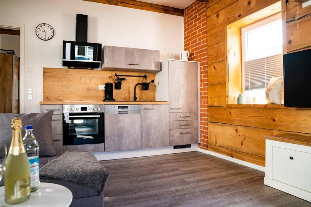 Neu Renoviertes Ferienhaus/Wohnunng Kleine Auszeit Sonnenbühl Εξωτερικό φωτογραφία
