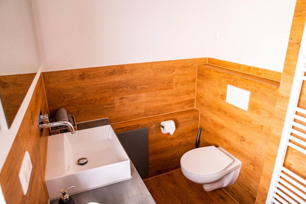 Neu Renoviertes Ferienhaus/Wohnunng Kleine Auszeit Sonnenbühl Εξωτερικό φωτογραφία